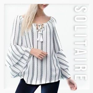 Solitaire Off the Shoulder Bell Sleeve Peasant Top sz M